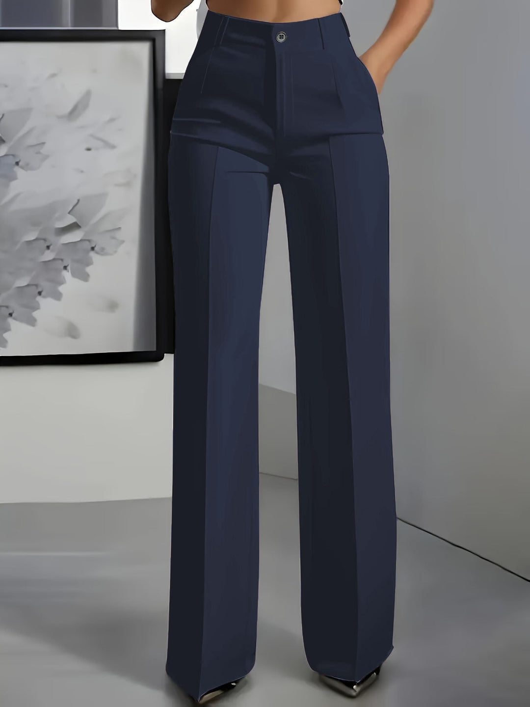 Elegante Damenhose mit zeitlosen Falten in Dunkelblau