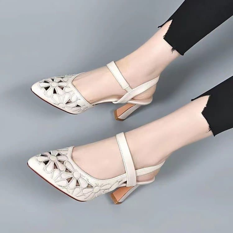 Elegante orthopädische Retro-Heels in Weiß