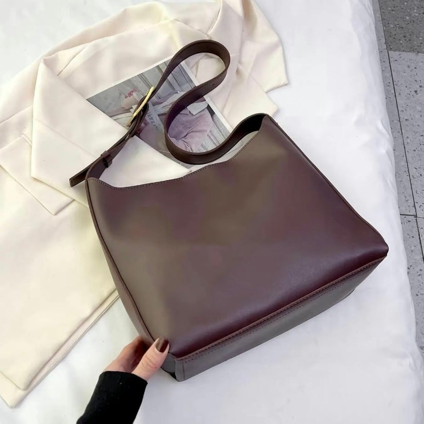 Elegante Schultertasche für den Alltag in Dunkelbraun