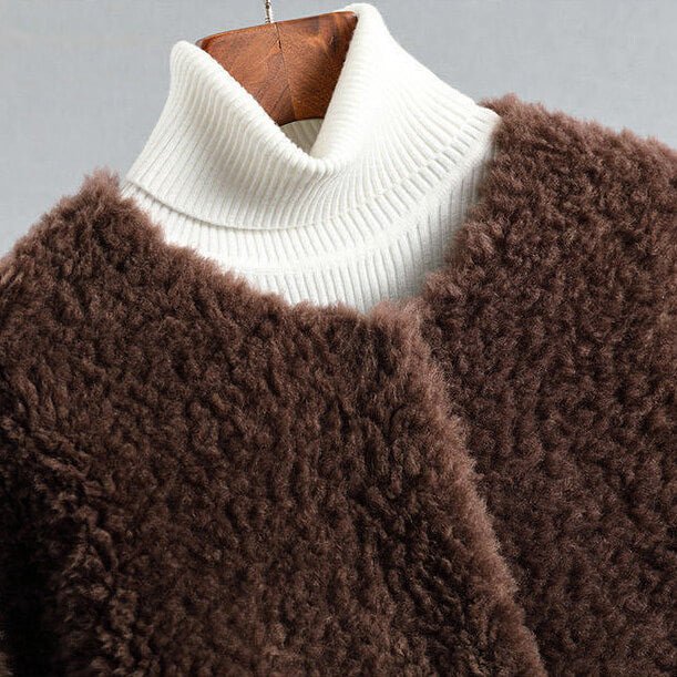 Eleganter Damen Wintermantel aus hochwertigem Schaffell (7)