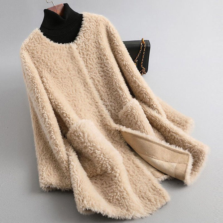 Eleganter Damen Wintermantel aus hochwertigem Schaffell in Khaki Beige