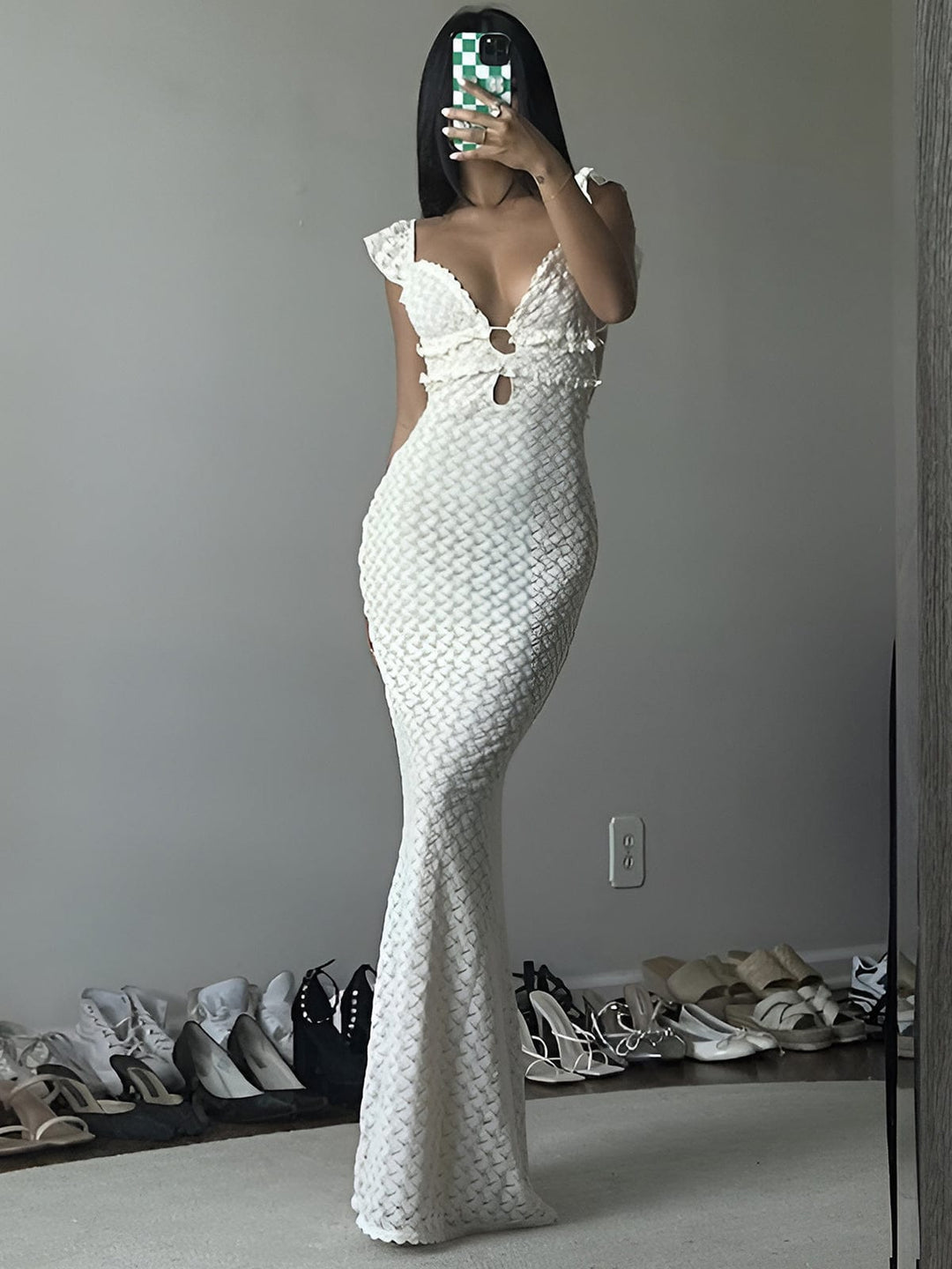Elegantes Damen Maxikleid für Hochzeitsgäste mit tiefem V-Ausschnitt und modernem Schnitt (4)