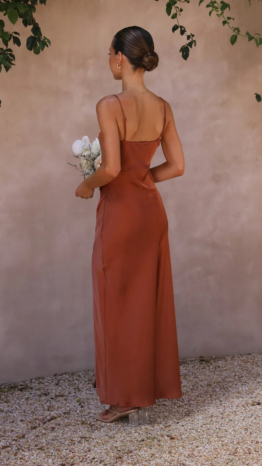 Elegantes Damen Satin-Maxikleid für den Herbst (2)
