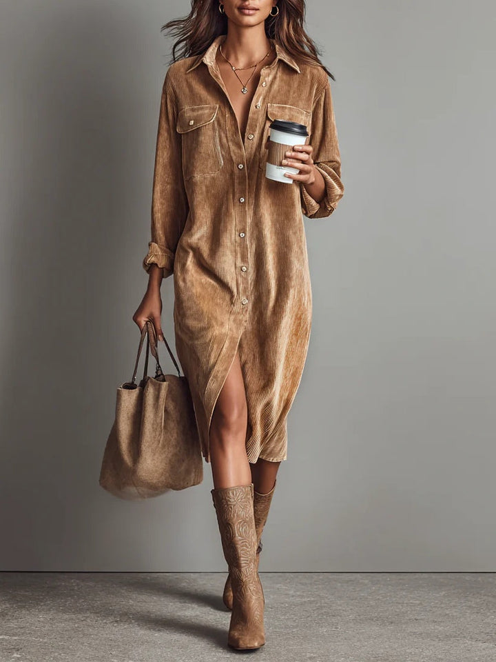 Elegantes Kleid für den Herbst mit ausgestelltem Saum in Khaki