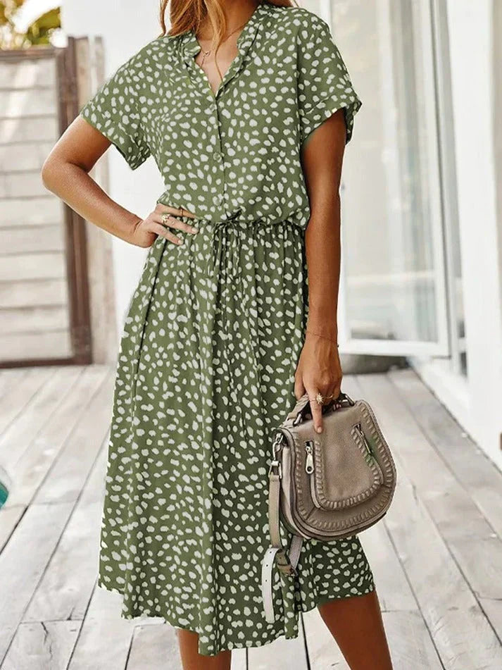 Elegantes Polka-Punkt-Kleid zum Kombinieren in Grün