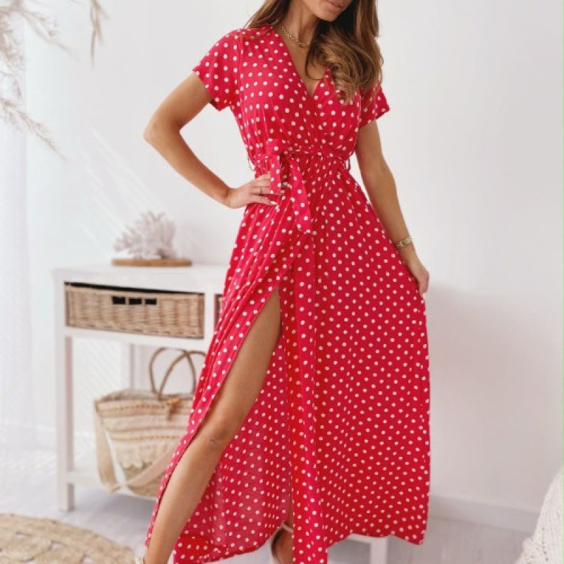 Elegantes Polka-Punkt Maxikleid für den Sommer in Rot