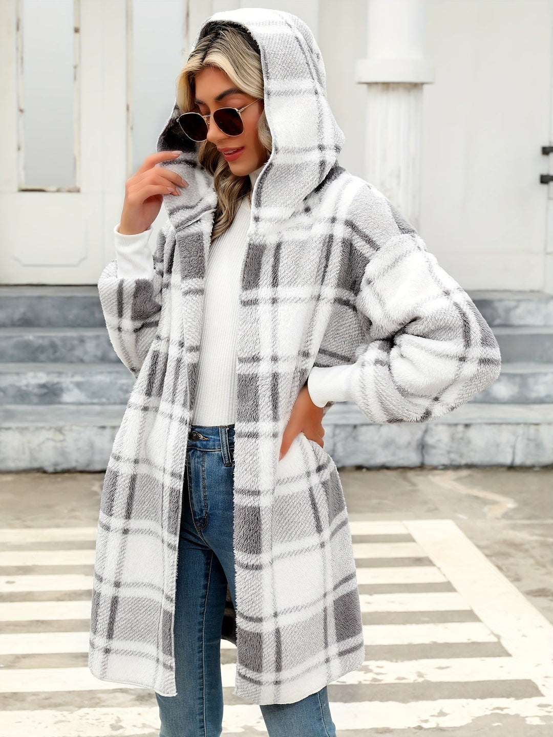 Gemütliche Damen Strickjacke Kariert mit Kapuze (4)