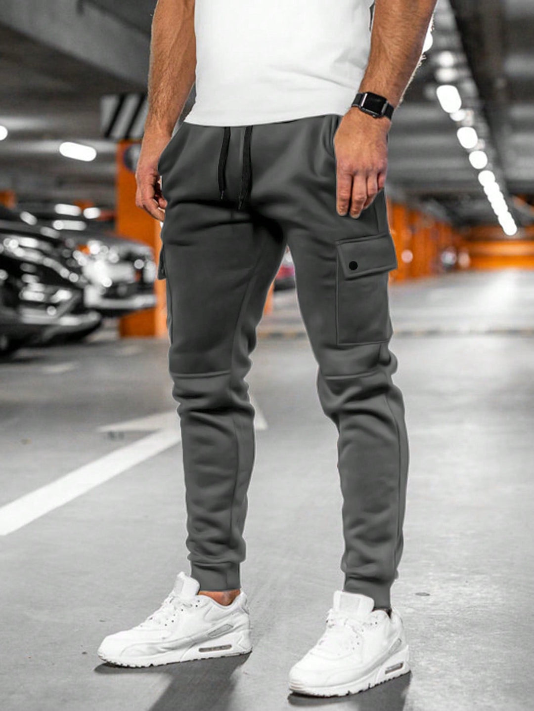 Herren Cordhose im lockeren Cargo-Jogger-Stil (10)