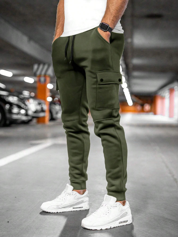 Herren Cordhose im lockeren Cargo-Jogger-Stil (11)