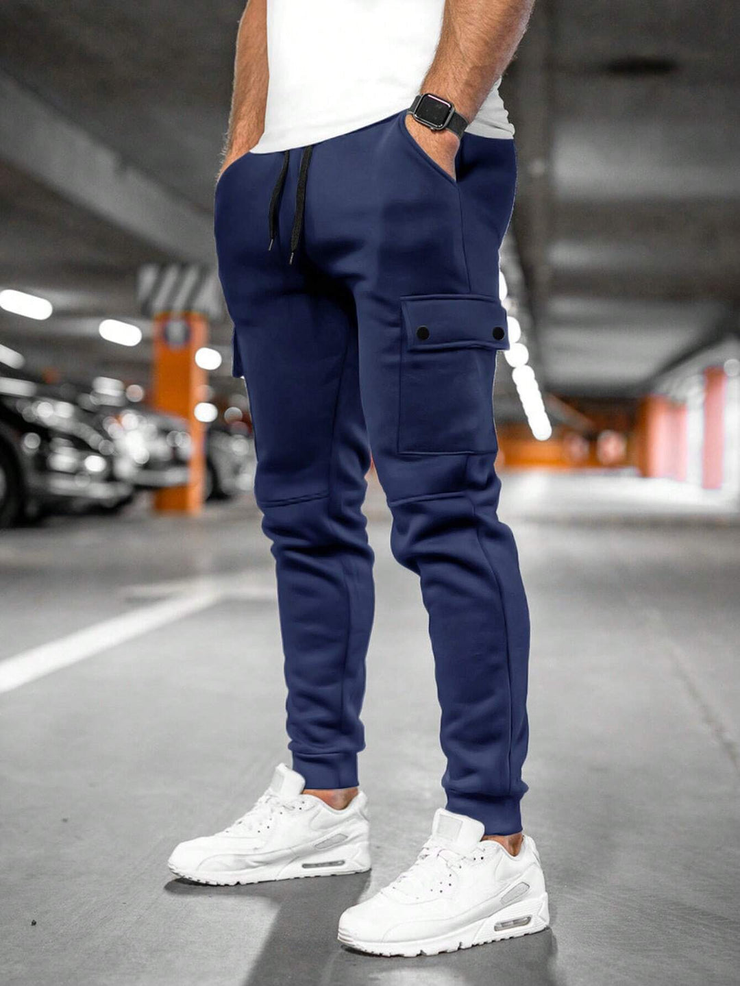 Herren Cordhose im lockeren Cargo-Jogger-Stil (14)