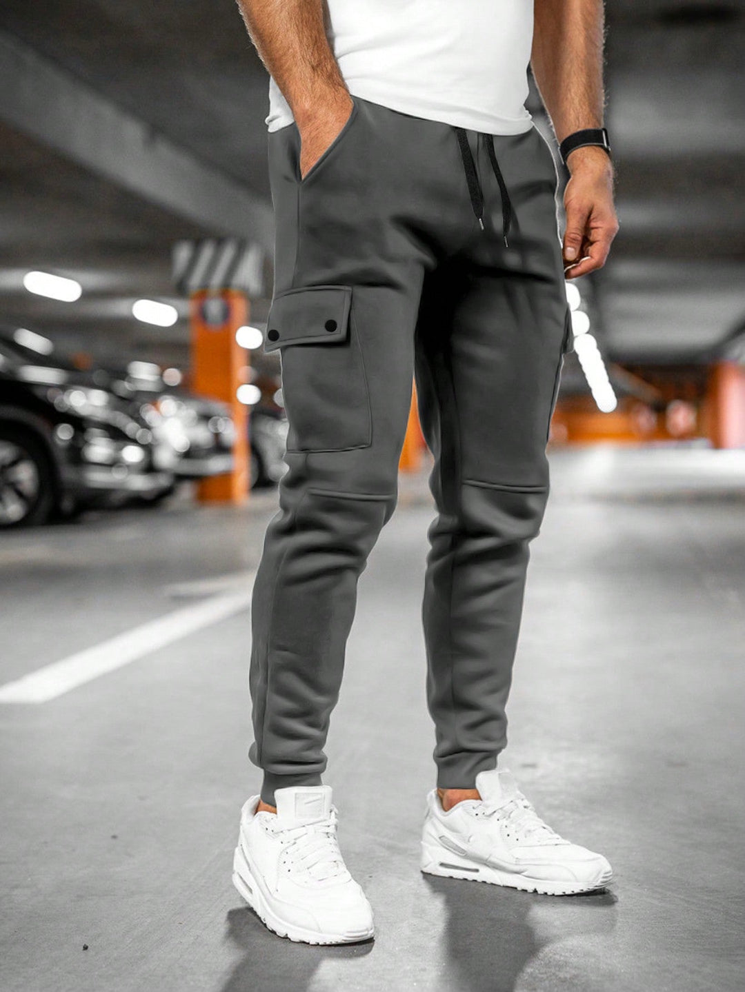 Herren Cordhose im lockeren Cargo-Jogger-Stil (8)