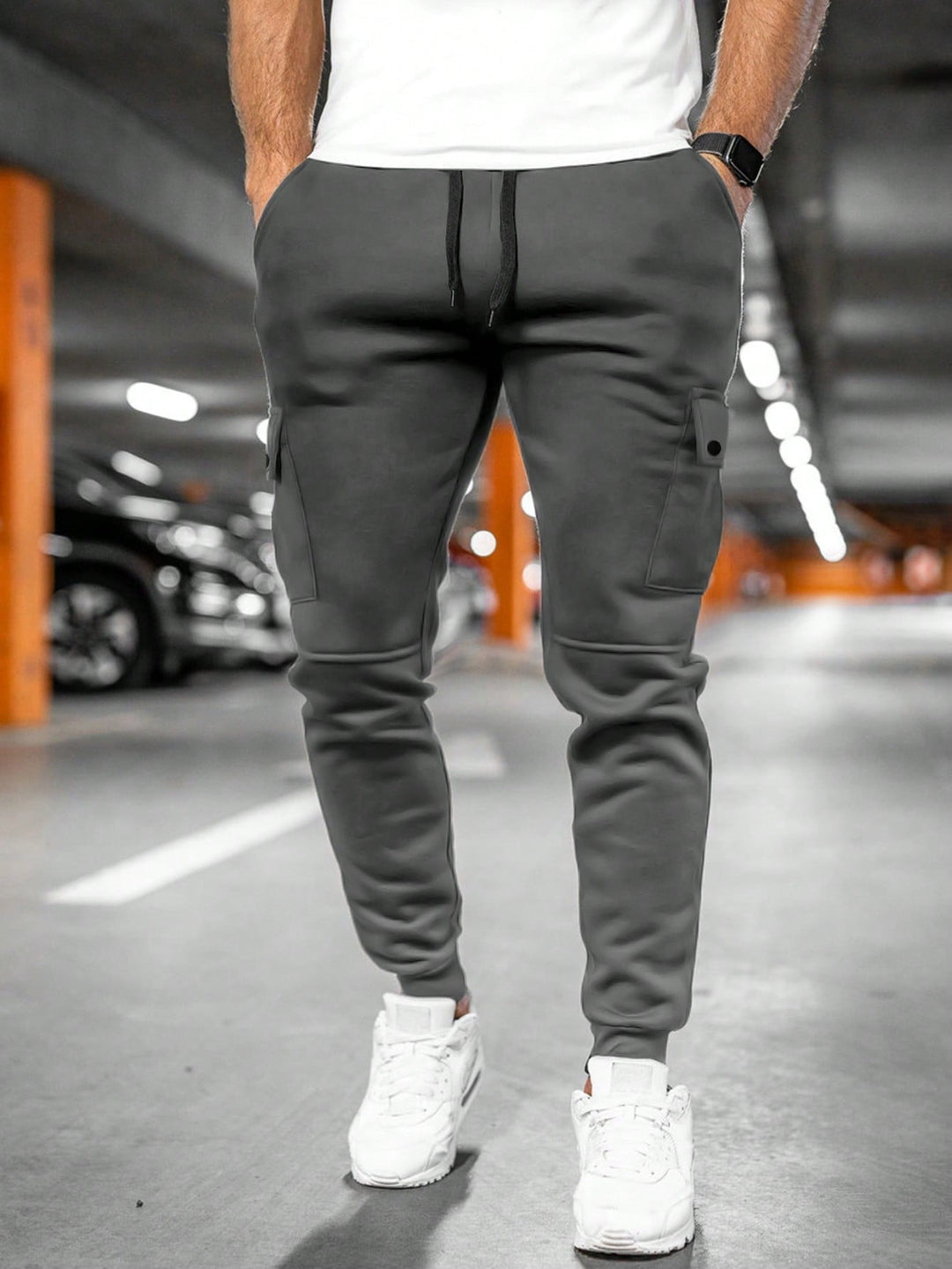 Herren Cordhose im lockeren Cargo-Jogger-Stil (9)