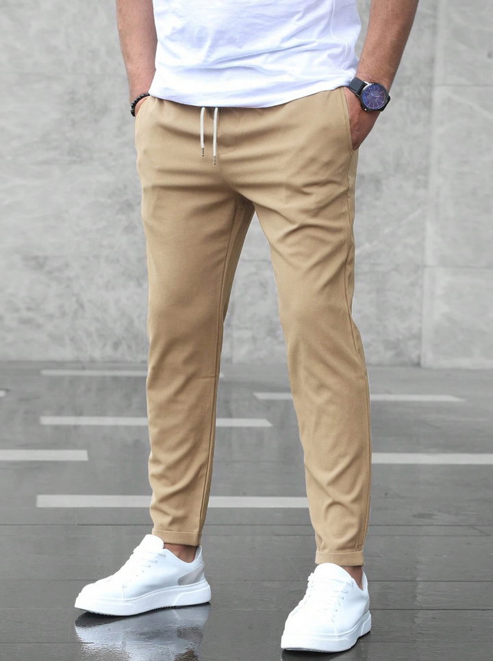 Herren Hose im klassischen Stil mit Komfortbund in Beige