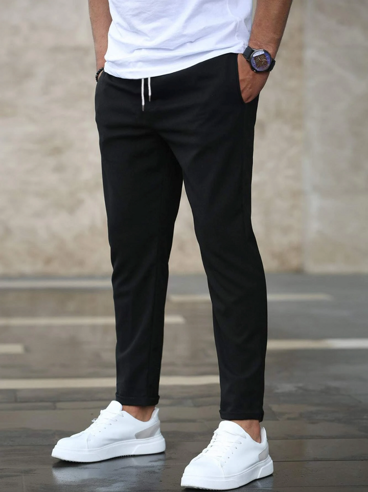 Herren Hose im klassischen Stil mit Komfortbund in Schwarz