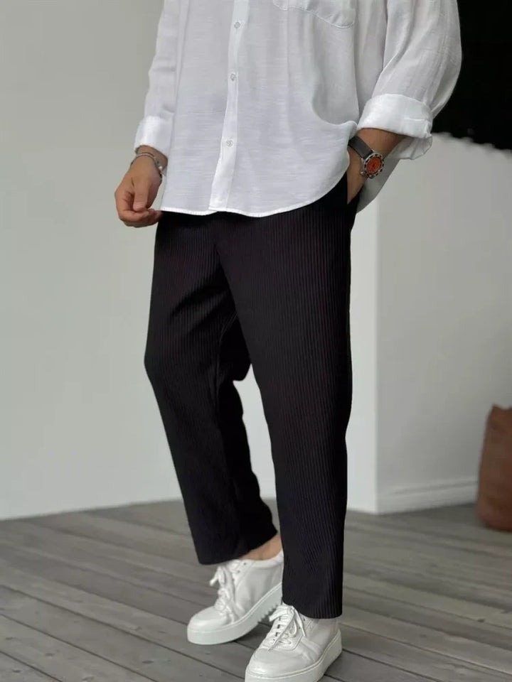 Herren Hose zeitlos elegant für den Alltag in Schwarz