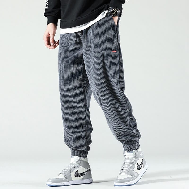 Herren Jogginghose im modernen Tapered-Schnitt in Grau