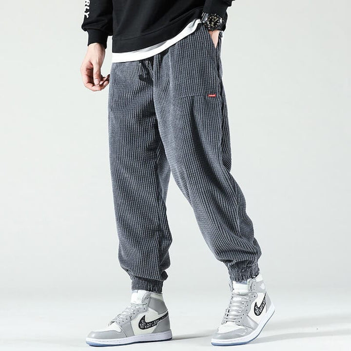 Herren Jogginghose im modernen Tapered-Schnitt in Grau