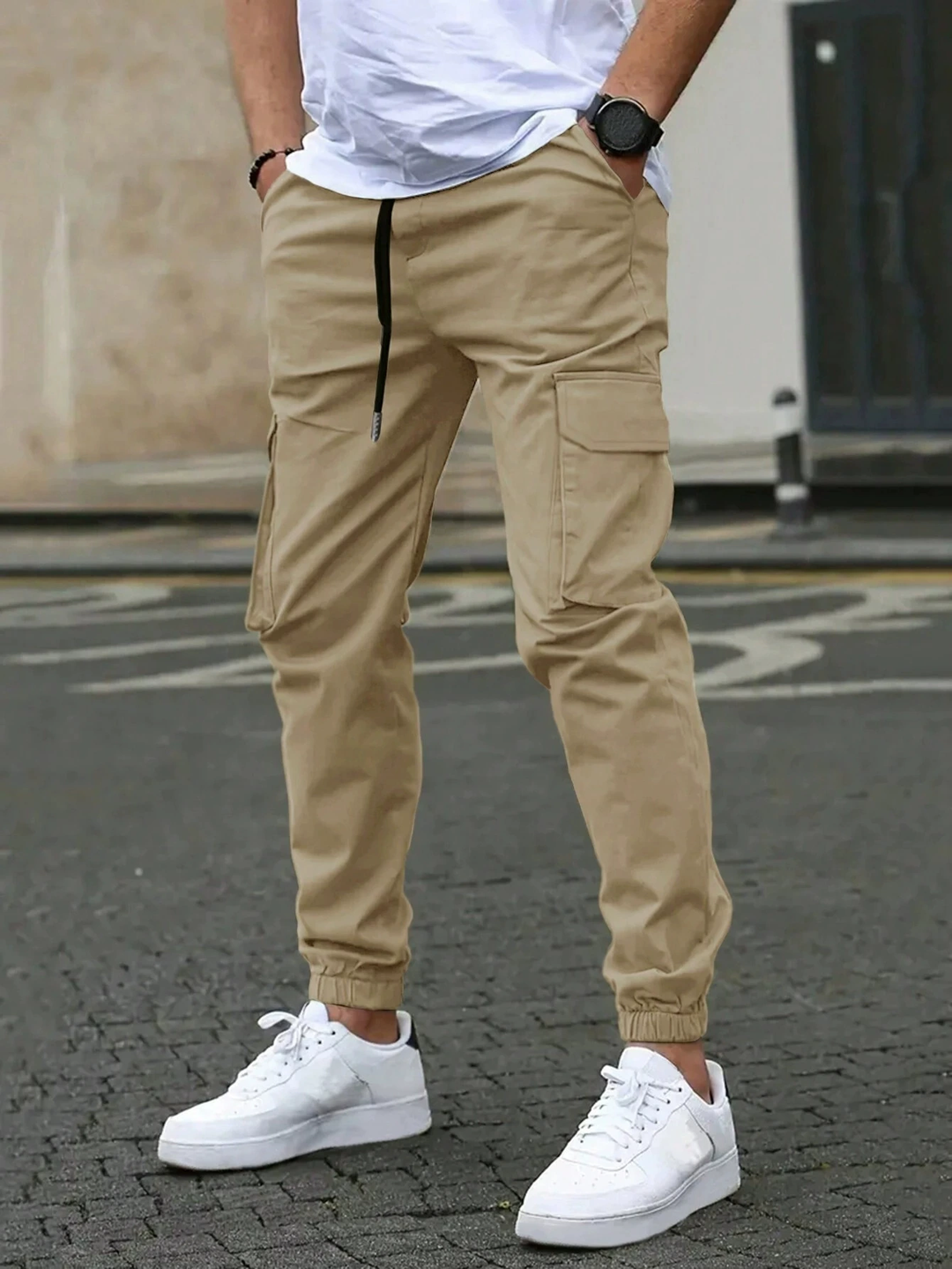 Herren Jogginghose in elegantem Slim-Schnitt in Beige