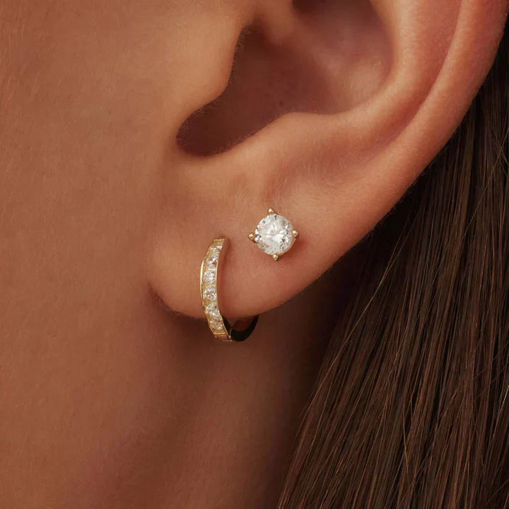 Elegantes Brillane Goldfarben-Ohrring-Set mit Steinen