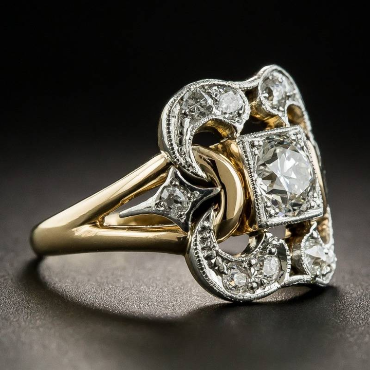 Klassischer Goldfarbener Ring Mit Vintage Zirkonia