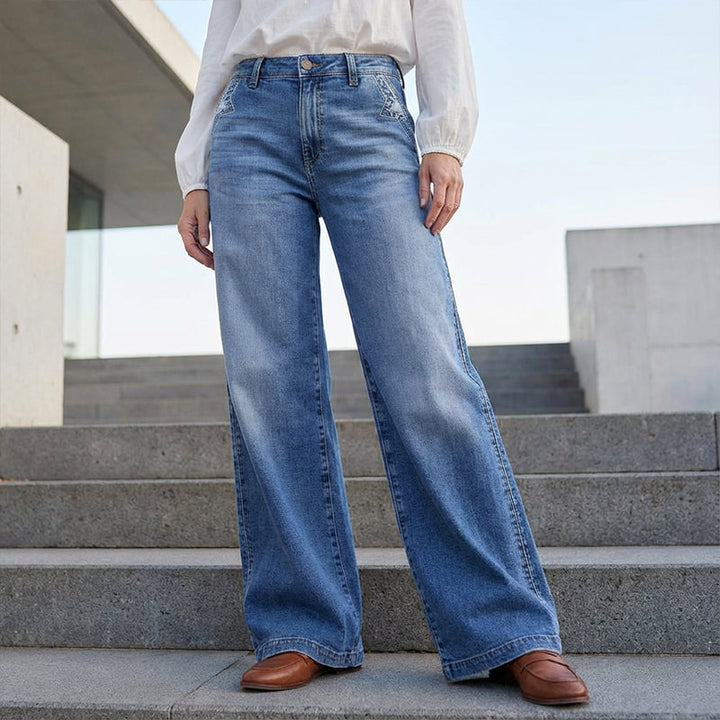 Klassische Damen Jeans mit Hochbund und Weite in Blau