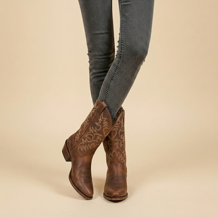 Klassische Damen Winterstiefel im Westernstil in Braun