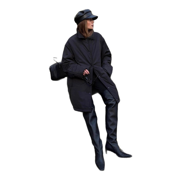 Knielange Damen Winterjacke im Minimalstil (5)
