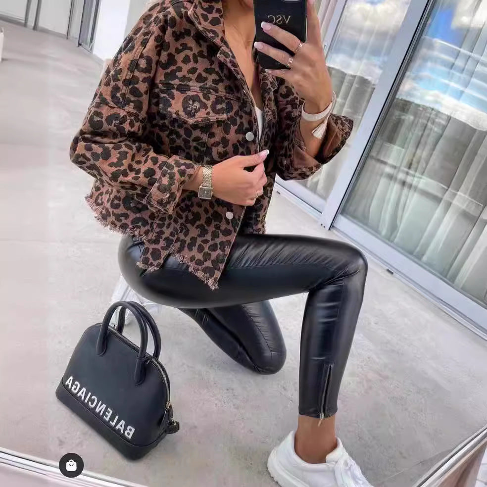 Kurze Jacke für Damen mit Leopardenmuster (3)