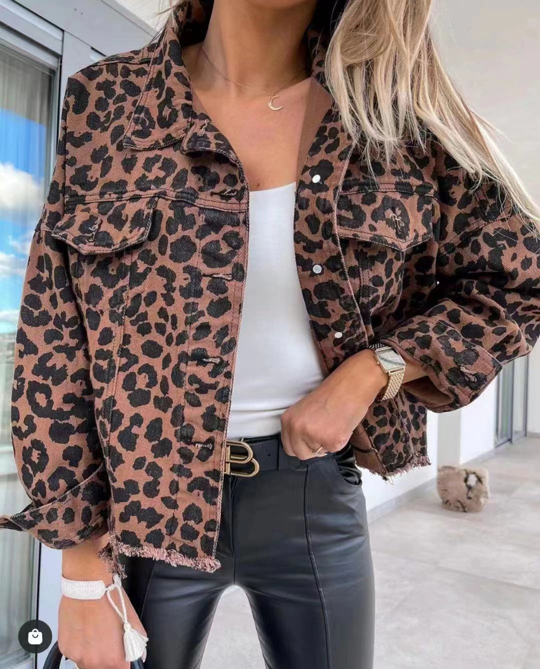 Kurze Jacke für Damen mit Leopardenmuster (6)