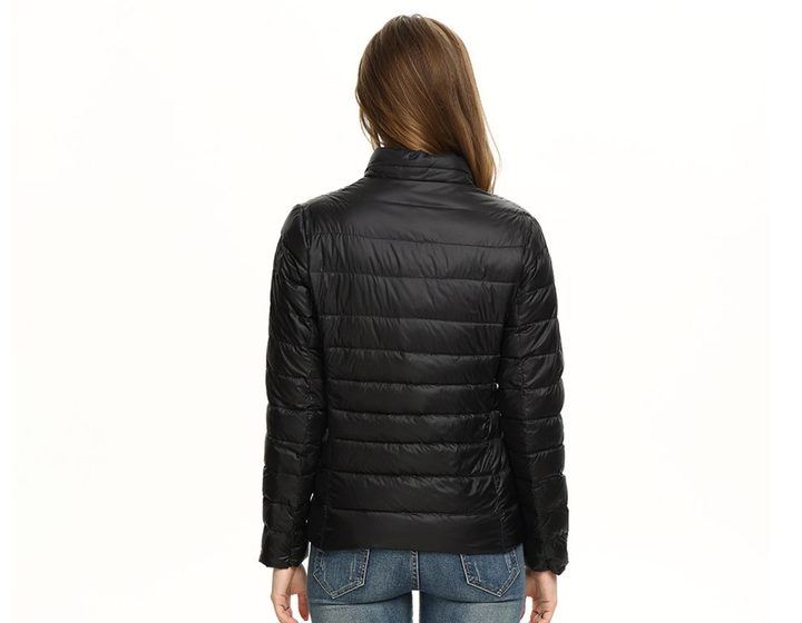 Leichte Herbstjacke im modernen Stil in Schwarz 2