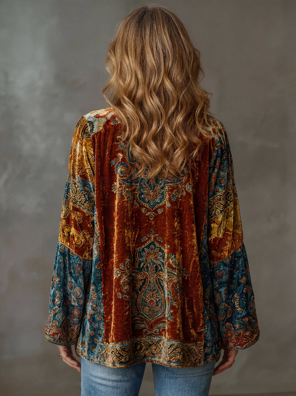 Lockere Damen Strickjacke mit Boho-Motiven (2)