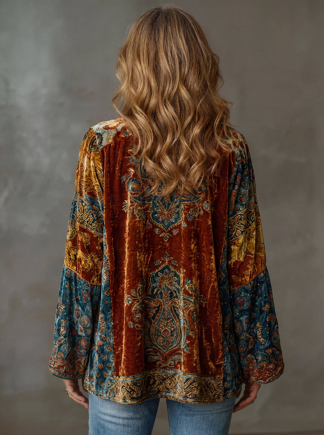 Lockere Damen Strickjacke mit Boho-Motiven (2)