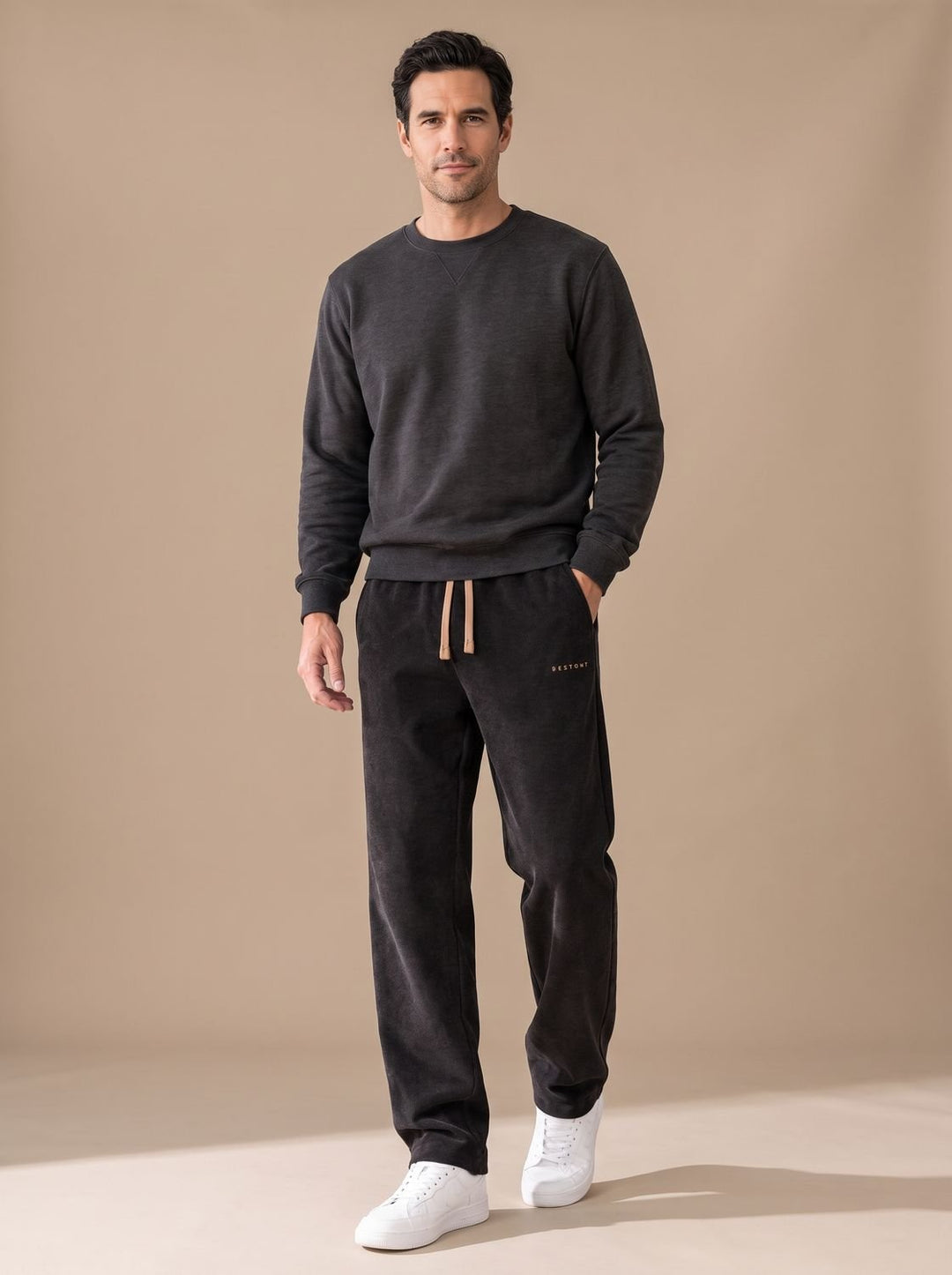 Lockere Herren Cordhose im Straight-Leg-Schnitt in Schwarz