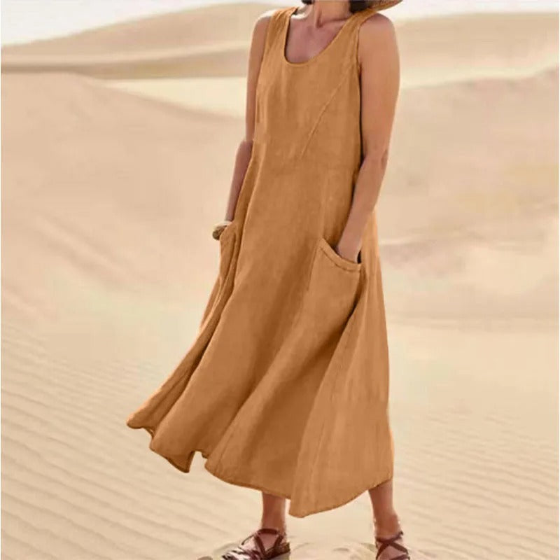 Luftiges ärmelloses Strandkleid für den Sommer in Braun