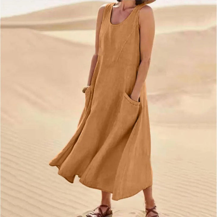 Luftiges ärmelloses Strandkleid für den Sommer in Braun