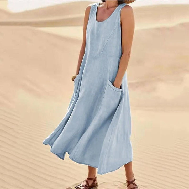 Luftiges ärmelloses Strandkleid für den Sommer in Hellblau