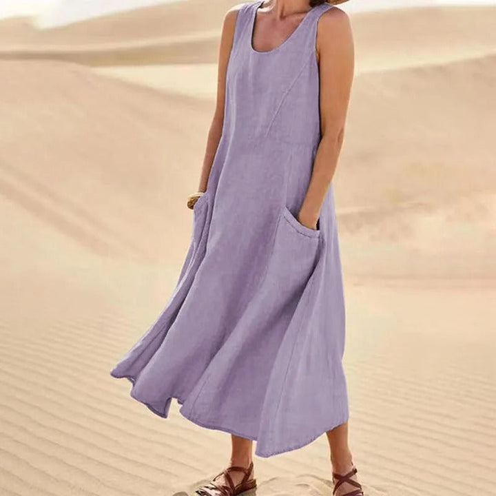 Luftiges ärmelloses Strandkleid für den Sommer in Lila