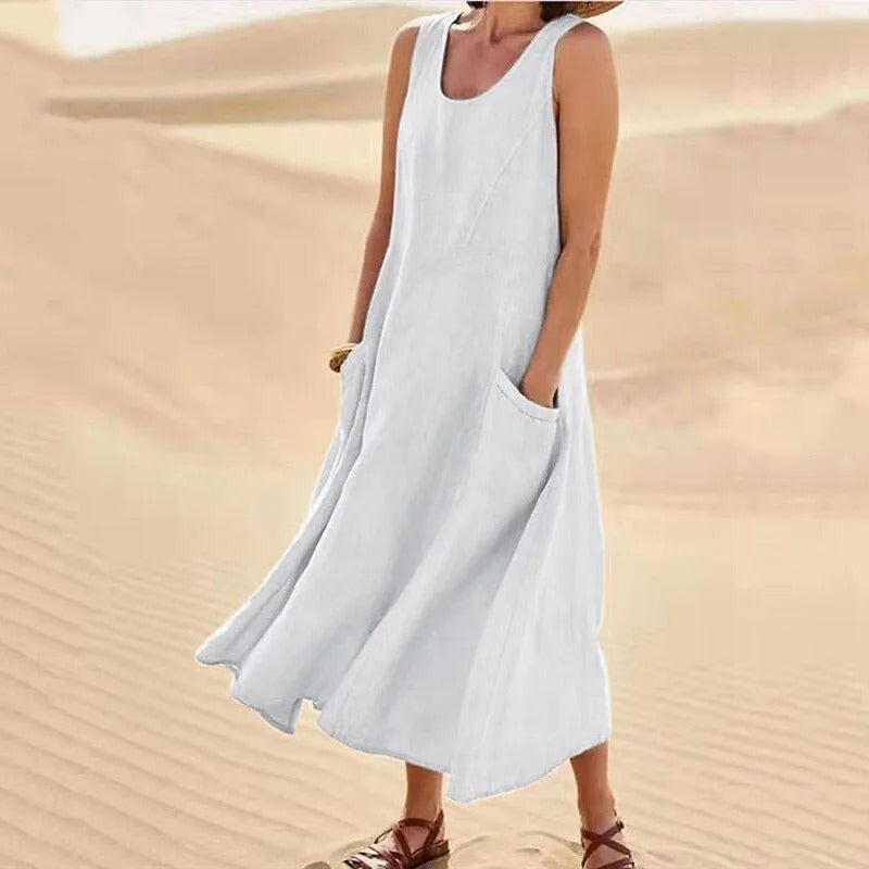 Luftiges ärmelloses Strandkleid für den Sommer in Weiß