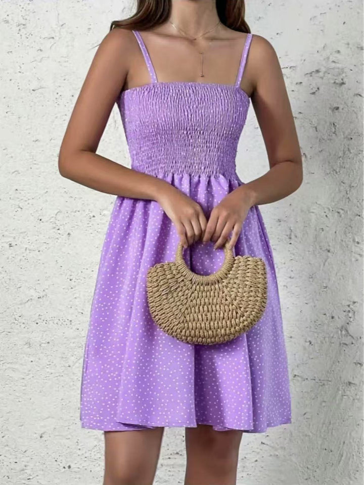 Luftiges gepunktetes Sommerkleid in Lila