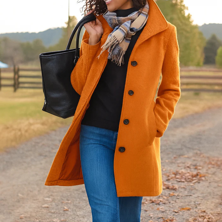 Mittellanger Damen Wintermantel im klassischen Stil in Orange