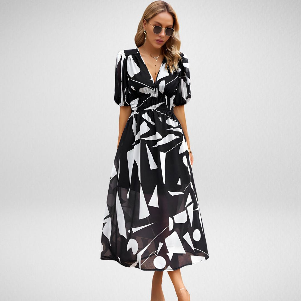 Modernes Maxikleid für den Sommer in Schwarz