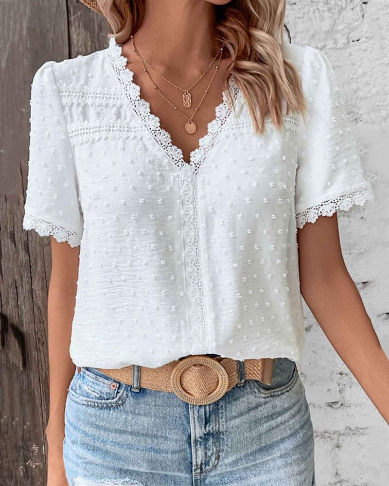 Romantische Boho-Bluse mit Spitzendetails in Weiß