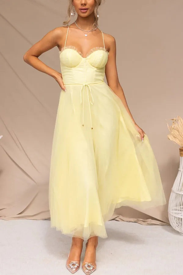 Romantisches Damen Midikleid für Hochzeitsgäste mit verträumtem Flair und eleganter Silhouette in Żółty