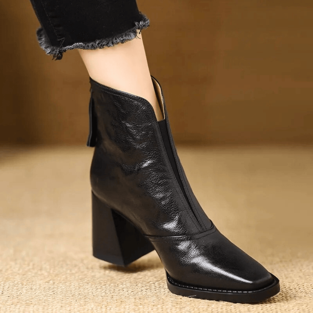 Schlanke Damen Stiefeletten mit Reißverschluss in Schwarz