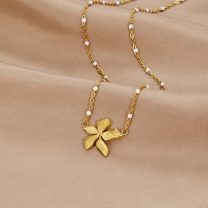 Elegante Goldfarbene Blumen Halskette