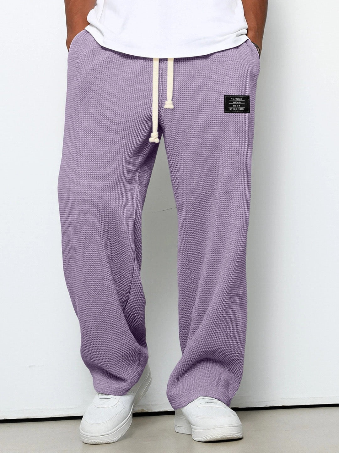 Urbane Herren Jogginghose mit weitem Schnitt in Violett