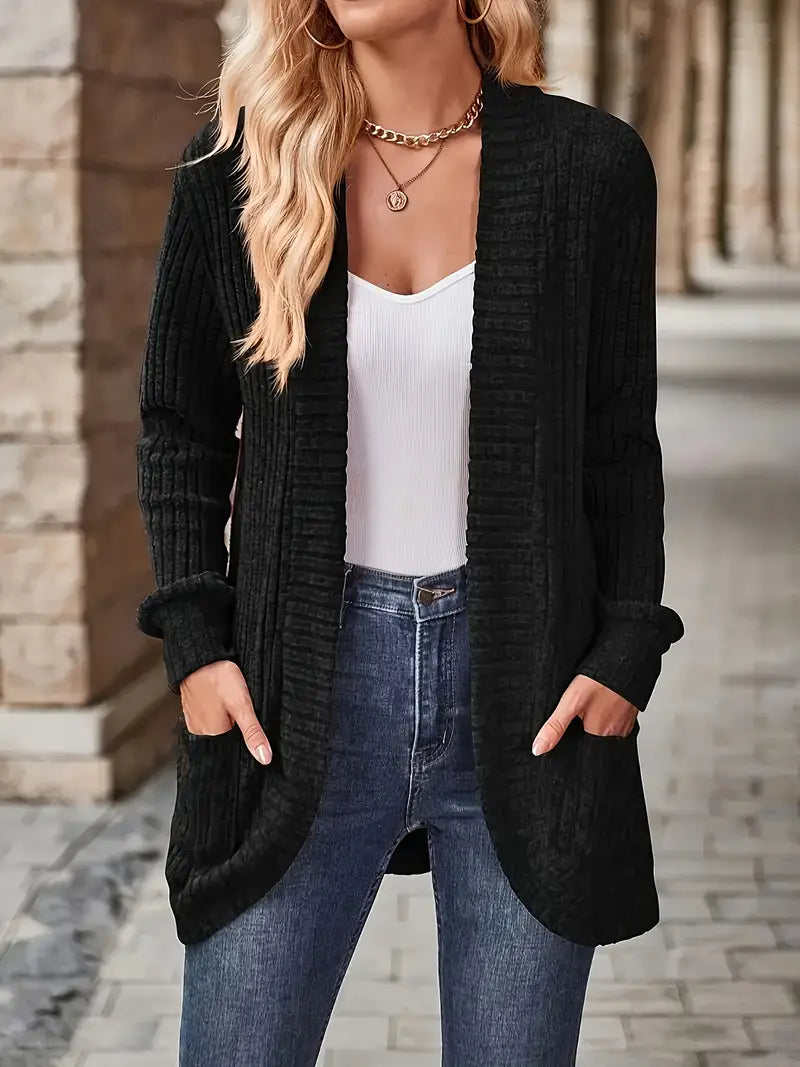Vielseitige Damen Strickjacke aus weichem Rippstrick in Schwarz