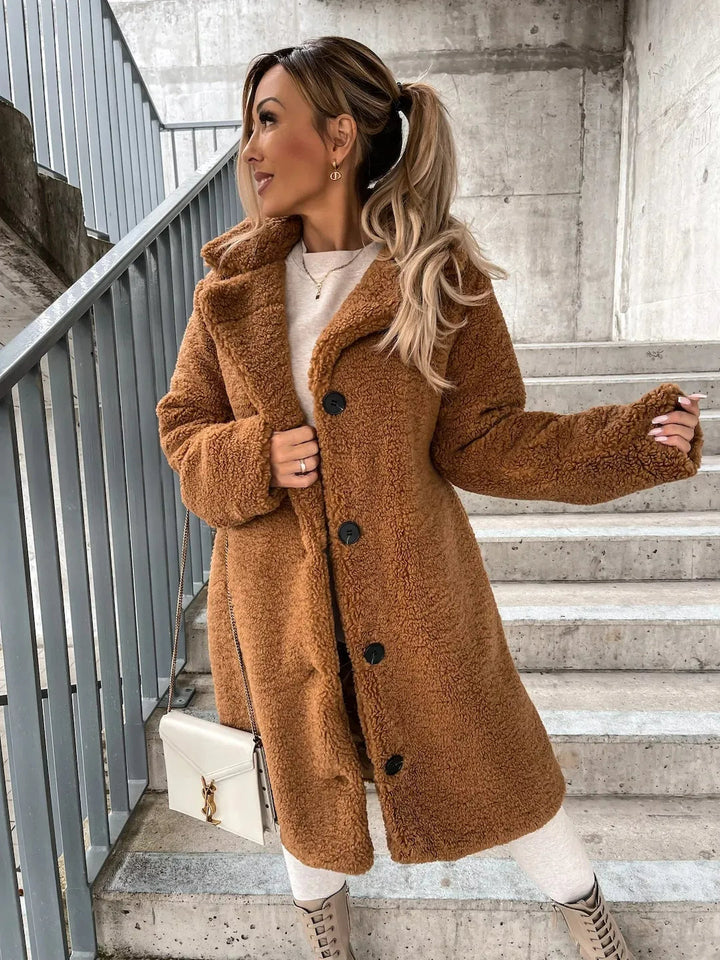 Warmer Damen-Trenchcoat aus Plüsch für kühle Tage (2)