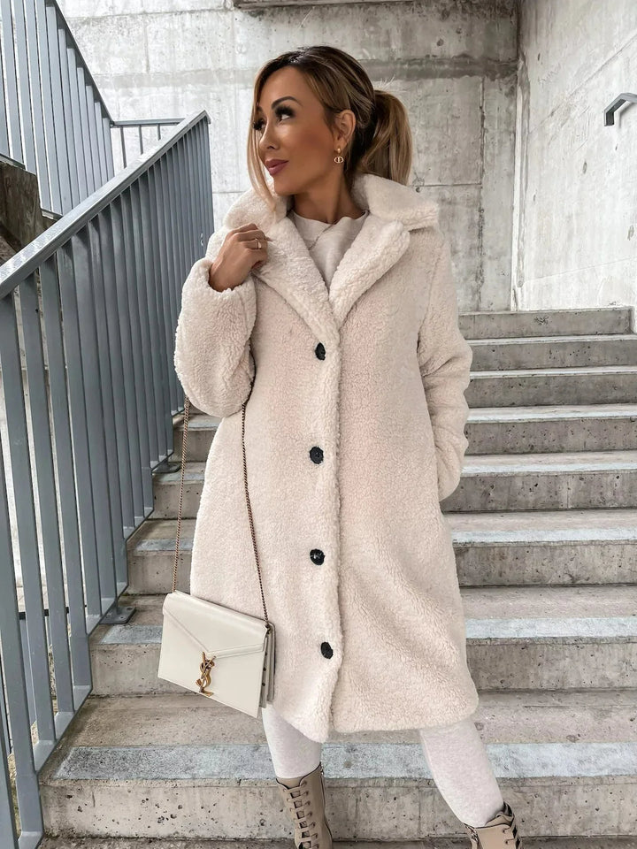Warmer Damen-Trenchcoat aus Plüsch für kühle Tage (3)