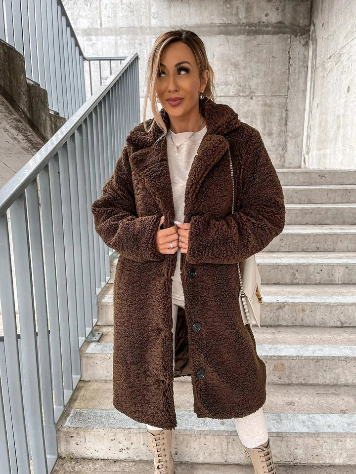 Warmer Damen-Trenchcoat aus Plüsch für kühle Tage in Hellbraun